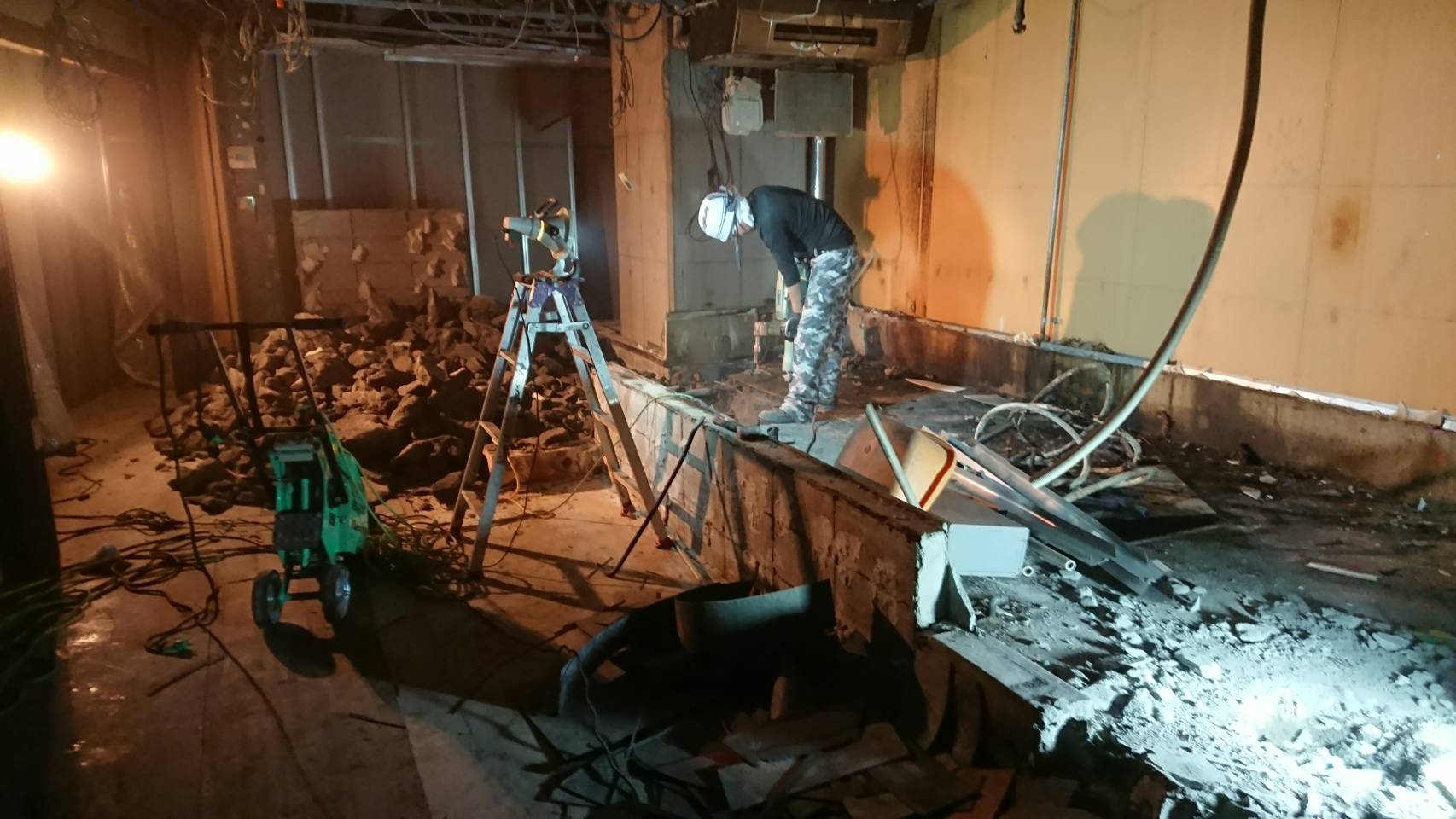 解体作業